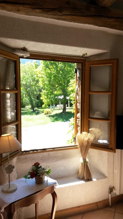 Domaine De Lara Bed & Breakfast Барселонет Екстериор снимка